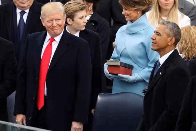Ông Obama trong lễ tuyên thệ nhậm chức của ông Trump hôm 20-1. Ảnh: AP.