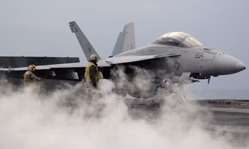 Một chiến đấu cơ F/A-18E Super Hornet trên tàu sân bay của Mỹ. Ảnh: Boeing