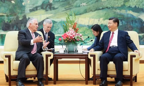 Ngoại trưởng Mỹ Rex Tillerson (trái) đang có chuyến thăm tới Trung Quốc. Ảnh: Reuters