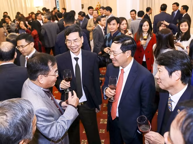 Phó Thủ tướng, Bộ trưởng Ngoại giao Phạm Bình Minh bày tỏ sự cảm ơn chân thành tới những người làm công tác báo chí.