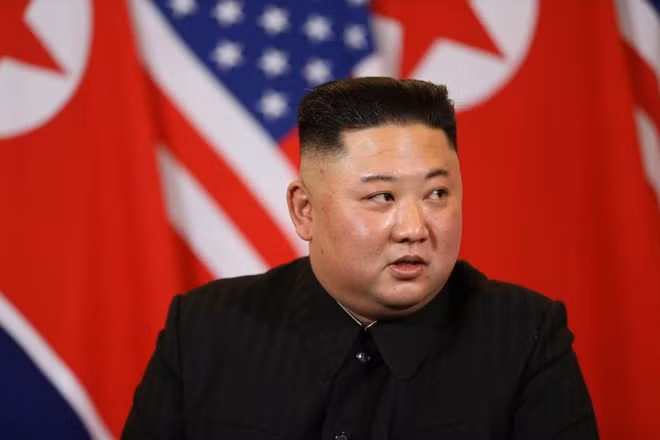 Chủ tịch Kim Jong-un được hỏi rằng liệu Mỹ có thể mở văn phòng đại diện ở Bình Nhưỡng hay không. Ông Trump tiếp lời phóng viên nói rằng ông cũng "rất muốn nghe câu trả lời cho vấn đề đó". Ông Kim Jong-un cho biết ông rất vui nếu Mỹ mở văn phòng đại diện tại Bình Nhưỡng, nói ý tưởng đó "được hoan nghênh". Hai nhà lãnh đạo sau đó tiến hành họp riêng.
