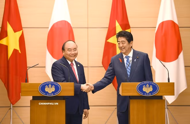 Thủ tướng Nguyễn Xuân Phúc cùng Thủ tướng Nhật Bản Shinzo Abe.