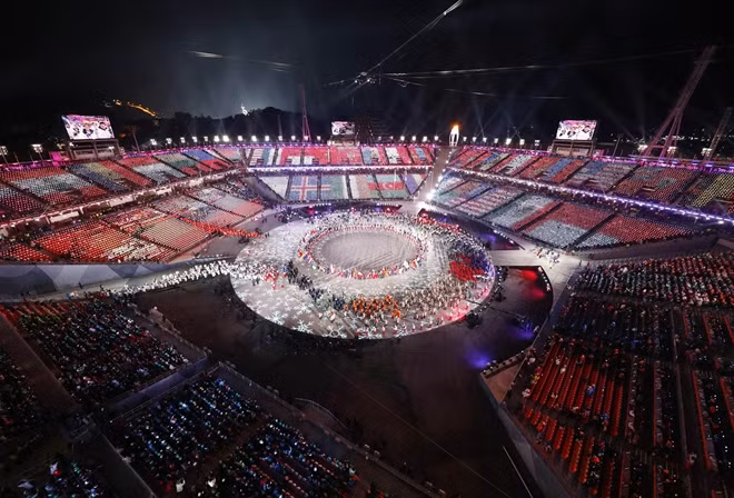 Sân vận động PyeongChang với sức chứa 35 ngàn người đã chật kín ngay khi buổi lễ bế mạc bắt đầu.