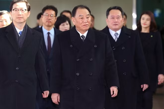 Phái đoàn của CHDCND Triều Tiên khi vừa tới Hàn Quốc. Ảnh: Getty Images