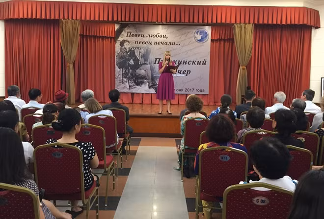 Bà Natalia Shafinskaya, Giám đốc Trung tâm KH&VH Nga.