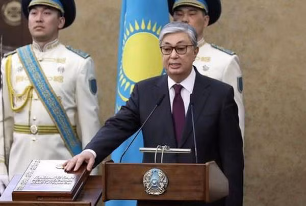 Ông Tokayev tuyên thệ nhậm chức. Ảnh: Reuters Ông Tokayev tuyên thệ nhậm chức. Ảnh: Reuters
