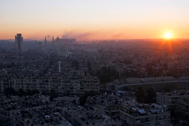 Mặt trời mọc trên thành phố Aleppo, Syria. (Ảnh: Reuters)