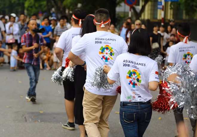 Một tiết mục nhảy sôi động tại sự kiện. Để đảm bảo an ninh cho ASIAD 18, chủ nhà đã điều động hoảng 100.000 nhân viên an ninh đến các địa điểm thi đấu ở Jakarta và Palembang.
