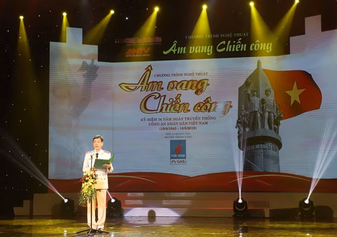 Thiếu tướng Phạm Văn Miên, Phó Cục trưởng Cục Truyền thông CAND, Tổng biên tập Báo CAND phát biểu khai mạc chương trình.