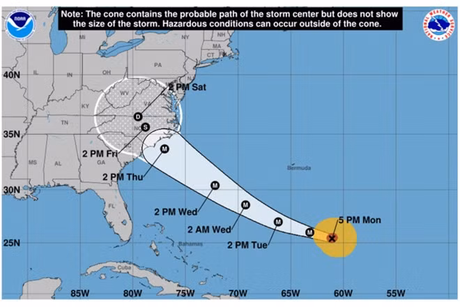 Hình ảnh đường đi dự báo của siêu bão Florence. Năm ngoái, Mỹ hứng chịu một số cơn bão “khủng” với những thiệt hại nặng nề. Trong đó phải kể đến bão Maria, từng cướp đi sinh mạng của hơn 3.000 người ở Puerto Rico hay bão Harvey, giết chết 68 người và gây ra thiệt hại về tài sản ước tính lên đến 1,25 tỷ USD cũng như tình trạng lụt lội khủng khiếp ở Houston.