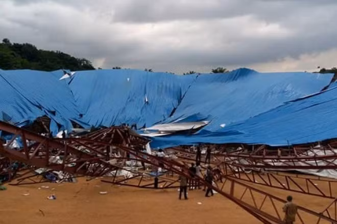 Vụ tai nạn xảy ra ở nhà thờ Reigners Bible Church tại thủ phủ Uyo của bang Akwa Ibom, miền nam Nigeria. Ảnh: NAJI