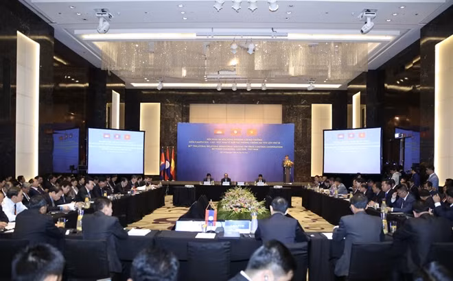 Các đại biểu dự hội nghị.