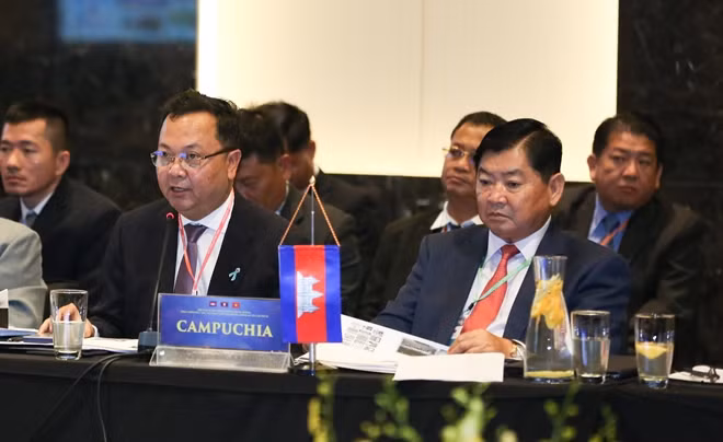 Đại diện đoàn Campuchia phát biểu tại Hội nghị.