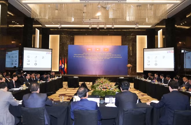 Đoàn đại biểu hai bên tại Hội nghị.