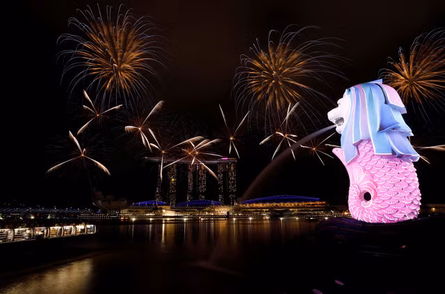 Pháo hoa trên vịnh Marina, Singapore.