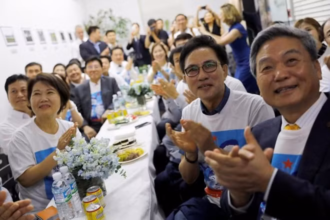 "Nhất cử, nhất động" của hai bên đều được giới truyền thông thông tin chi tiết tới toàn thế giới. Tuy nhiên, có thể khẳng định rằng, ngoài Mỹ và Triều Tiên, Hàn Quốc chính là đất nước mong đợi nhiều nhất vào kết quả cuộc gặp thượng đỉnh Trump-Kim. Họ đã vỡ òa khi hai nhà lãnh đạo Mỹ - Triều đạt nhiều đồng thuận mang tính lịch sử cho hòa bình và ổn định.