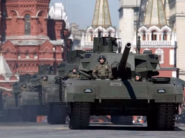 Nga sẽ điều hàng ngàn xe tăng tới Belarus để tập trận. Ảnh: Reuters