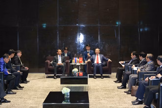 Bộ trưởng Tô Lâm, ngài Somsak Thepsutin cùng các đại biểu dự buổi tiếp.