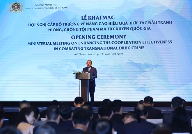 Phó Thủ tướng Thường trực Chính phủ Trương Hoà Bình phát biểu khai mạc Hội nghị.
