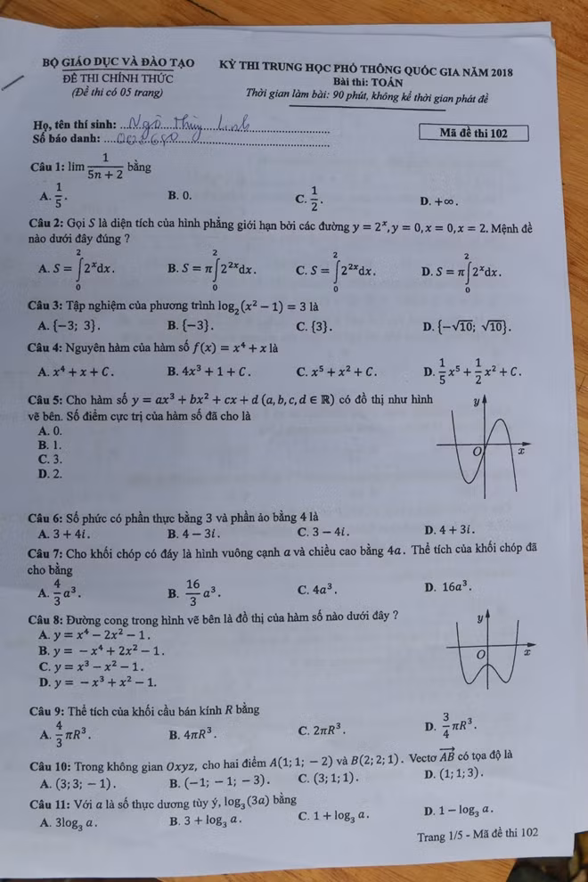 Một mặt đề thi mã 102 môn Toán trong kỳ thi THPT Quốc gia 2018. Đề Toán có 24 mã đề, được xây dựng từ 4-5 mã đề gốc. Thí sinh phải làm 50 câu hỏi trắc nghiệm, mức độ từ dễ đến khó.