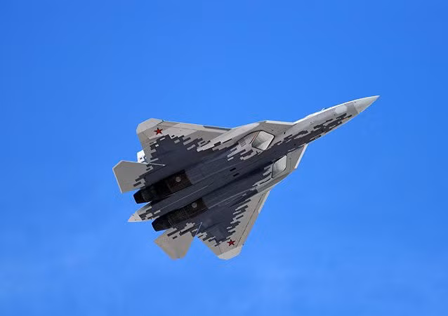 Tiêm kích Su-57 của Nga. Đây là loại chiến đấu cơ thế hệ 5 hiện đại nhất mà Moscow sở hữu ở thời điểm hiện tại. Nó được thiết kế để thực hiện cùng lúc nhiều chức năng và tấn công nhiều mục tiêu.