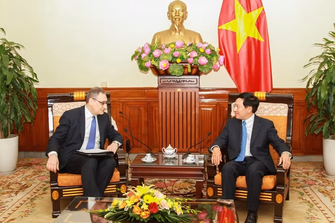 Phó Thủ tướng, Bộ trưởng Ngoại giao Phạm Bình Minh tiếp Thứ trưởng Bộ Ngoại giao Nga I. Morgulov chiều ngày 13-6.