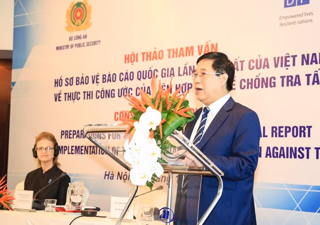 Trung tướng, GS.TS. Nguyễn Ngọc Anh, Cục trưởng Cục Pháp chế và cải cách hành chính, tư pháp, Bộ Công an phát biểu tại hội thảo.