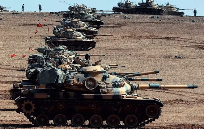 Xe tăng Thổ Nhĩ Kỳ ở khu vực biên giới. Ảnh: Southfront