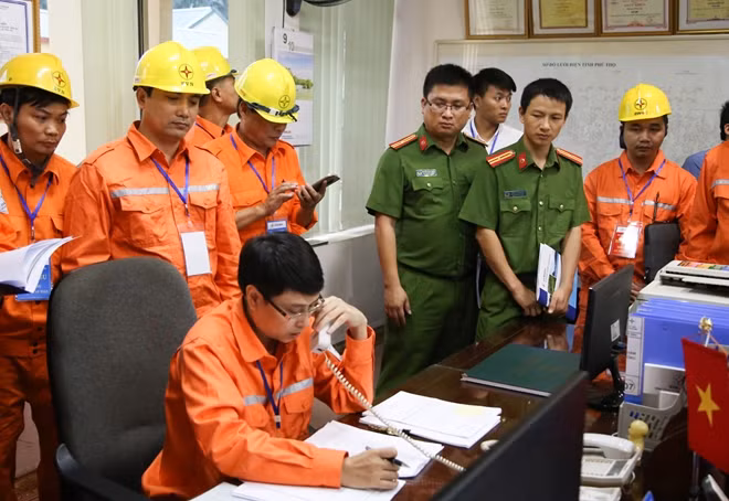 Tham gia quan sát và góp ý cho diễn tập có đại diện các phòng, ban chức năng của Cục Cảnh sát PCCC và CNCH, Bộ Công an.