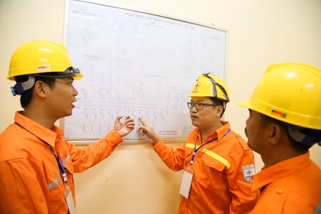 Theo đúng kịch bản, các đơn vị chủ động tính toán phương án giải quyết sự cố giả định tại trạm 110Kv Bắc Việt Trì.