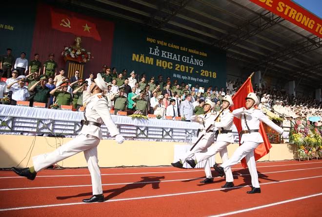 Tại Lễ khai giảng, học viên Học viện CSND đã tổ chức những màn diễu binh ấn tượng, mang lại không khí vô cùng trang nghiêm.