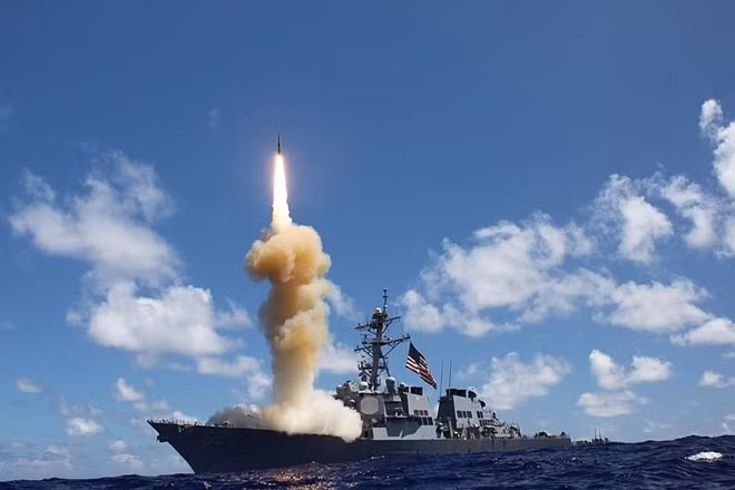 Tên lửa Tomahawk của Mỹ được phóng đi từ tàu chiến. Ảnh: USNV