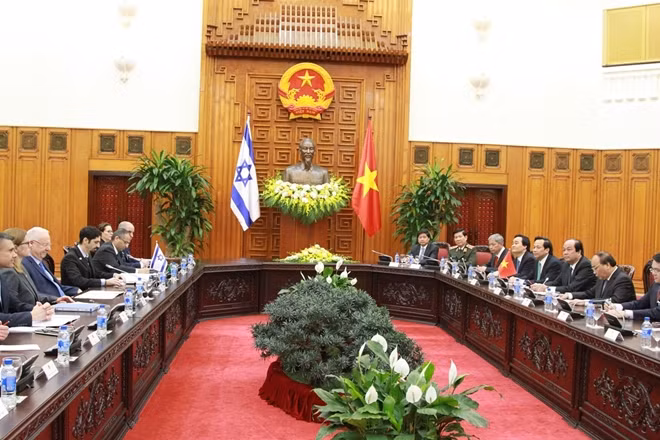 Thủ tướng Chính phủ Nguyễn Xuân Phúc và Tổng thống Israel Reuven R.Rivlin cùng đoàn đại biểu cấp cao tại buổi hội kiến.