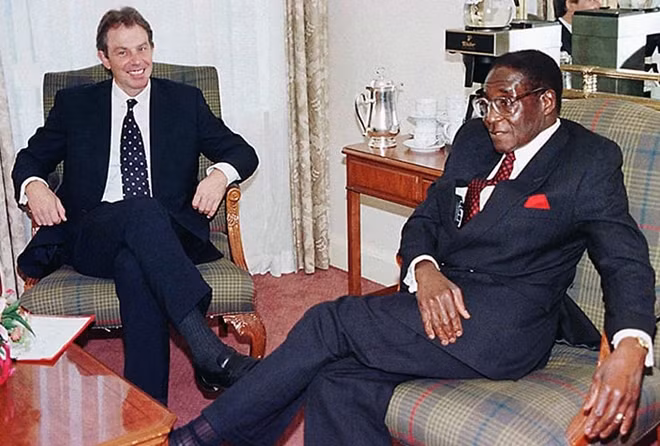 Năm 1997, Chính phủ của Thủ tướng Anh Tony Blair đã rút khỏi các cuộc đàm phán tài trợ cho chương trình cải cách đất đai gây tranh cãi ở Zimbabwe.