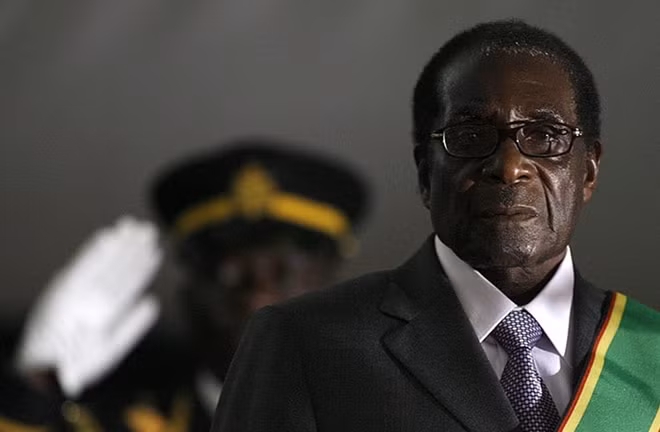 Vì điều hành kinh tế không thành công, đảng Zanu-PF của ông Mugabe lần đầu tiên không đạt đa số phiếu bầu vào năm 2008. Tuy nhiên, bất chấp tất cả, ông Mugabe tuyên bố "chỉ có Chúa" mới có thể hạ bệ ông…
