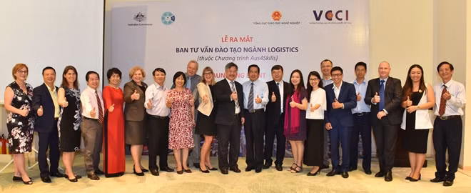 Đại diện hai bên tại lễ ra mắt.
