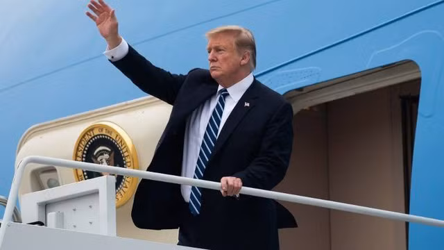 Gần 4h chiều, Tổng thống Trump rời khách sạn ra sân bay Nội Bài và lên chuyên cơ Air Force One trở về Washington. Theo quan chức Bộ Ngoại giao Mỹ, Washington và Bình Nhưỡng sẽ tiến hành các cuộc gặp ở nhiều cấp độ trong vài tuần tới để tiếp tục thảo luận về quan hệ song phương. Gần 4h chiều, Tổng thống Trump rời khách sạn ra sân bay Nội Bài và lên chuyên cơ Air Force One trở về Washington. Theo quan chức Bộ Ngoại giao Mỹ, Washington và Bình Nhưỡng sẽ tiến hành các cuộc gặp ở nhiều cấp độ trong vài tuần tới để tiếp tục thảo luận về quan hệ song phương.