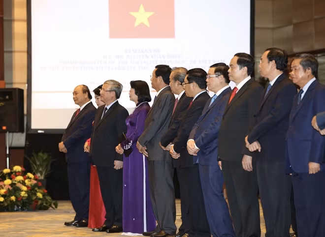 Thủ tướng Nguyễn Xuân Phúc, Phu nhân và các đồng chí lãnh đạo Đảng, Nhà nước tại tiệc chiêu đãi.