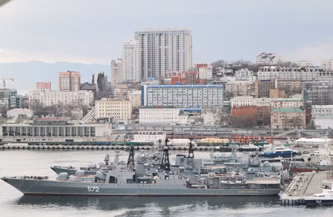 Vladivostok là nơi đóng quân của Hạm đội Thái Bình Dương hùng mạnh trong suốt hàng chục năm qua. Vladivostok là nơi đóng quân của Hạm đội Thái Bình Dương hùng mạnh trong suốt hàng chục năm qua.