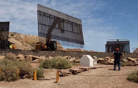Tội phạm Mexico dùng chiêu độc đục thủng "siêu tường biên giới" của ông Trump