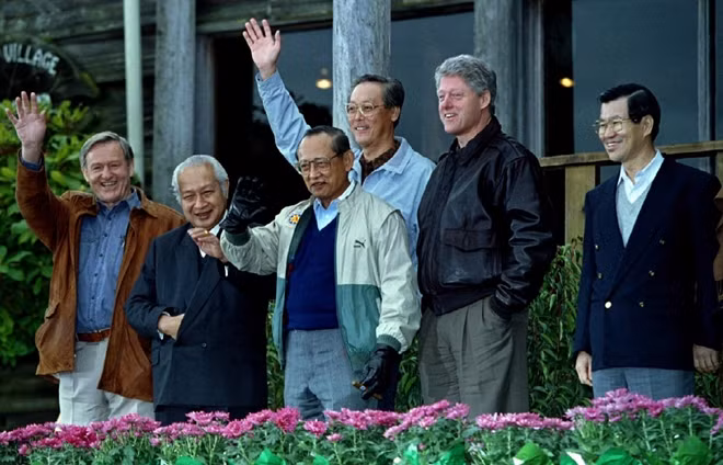 Các nhà lãnh đạo các nền kinh tế APEC tại Mỹ. Ảnh: Reuters