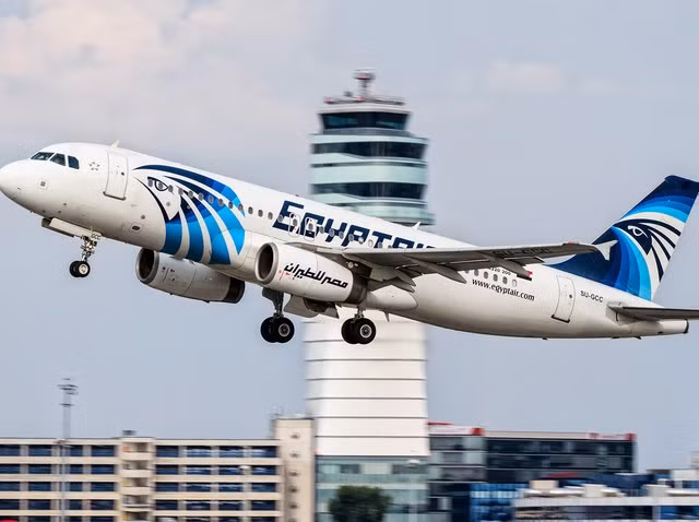 Một chiếc máy bay của hãng EgyptAir cùng loại với chiếc máy bay bị rơi hôm 19-5. (Ảnh: Reuters)