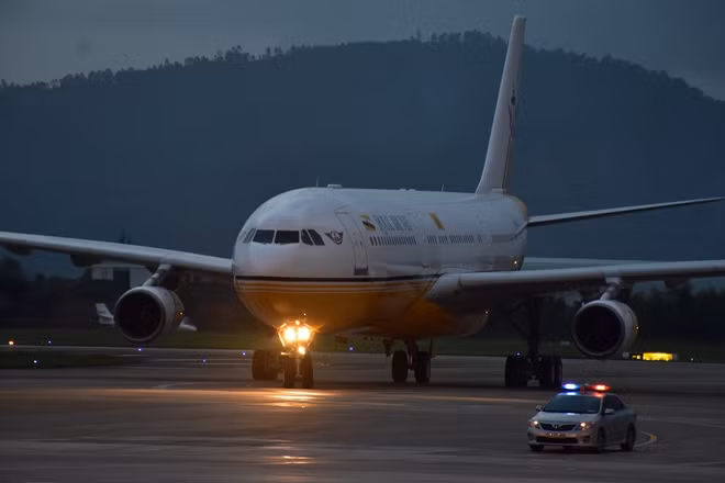 Chiếc chuyên cơ dát vàng Airbus A340-212 của Quốc vương Brunei.