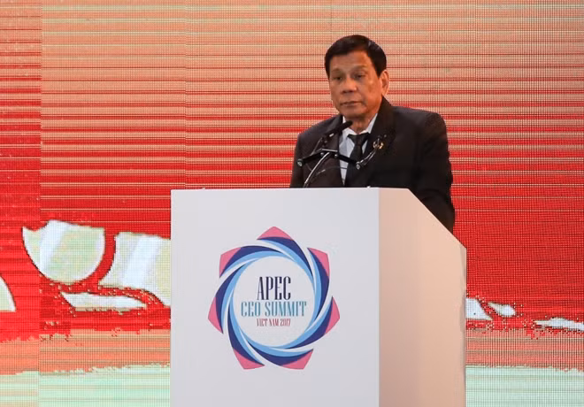 Tổng thống Philippines Rodrigo Duterte phát biểu tại CEO Summit.