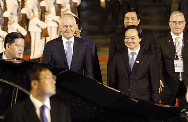 Thủ tướng Australia Malcolm Turnbull được Bộ trưởng Giáo dục và Đào tạo đón tiếp chu đáo.