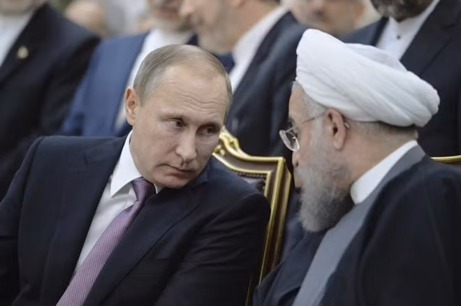 Tổng thống Putin và người đồng cấp Iran Rouhani tại một cuộc gặp mặt. Ảnh: ITN