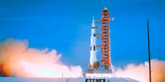 Tàu Apollo 11 được phóng lên bởi tên lửa đẩy Saturn V từ Trung tâm Vũ trụ Kennedy từ Đảo Merritt, Florida. Ảnh: NASA
