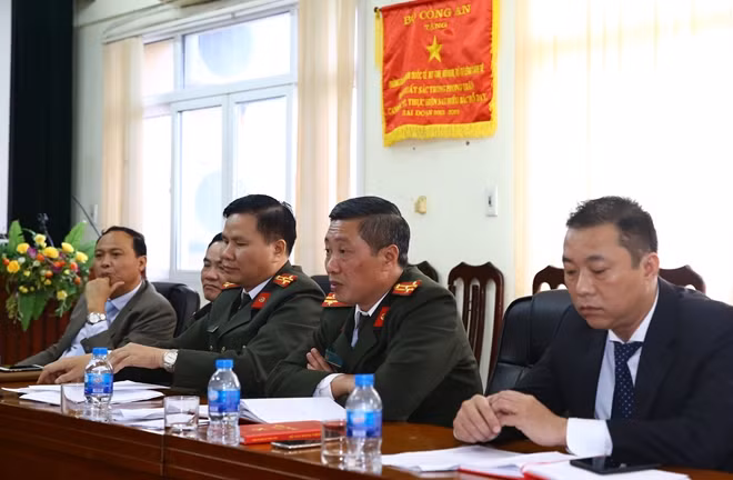 Các đồng chí lãnh đạo Phòng Bảo vệ sự kiện đặc biệt quan trọng và khách quốc tế chia sẻ với PV về công tác đảm bảo an toàn cho nguyên thủ Mỹ-Triều tại Hà Nội.