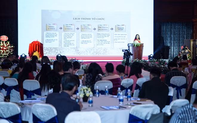 Tại họp báo công bố chương trình Tôn vinh Nữ hoàng Thương hiệu Việt Nam 2019.