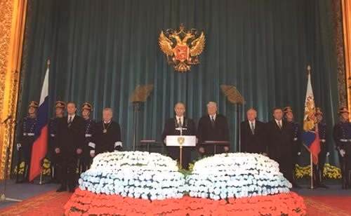 Ông Putin phát biểu tại buổi lễ nhậm chức Tổng thống Nga vào ngày 7-5-2000. Có thể nói, sự xuất hiện và nhanh chóng thăng tiến của ông Putin trên chính trường gây nhiều bất ngờ cho cả thế giới.